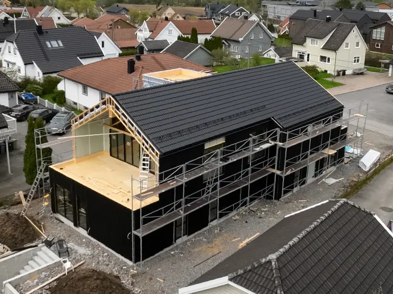 Nybygg enebolig — dronebilde